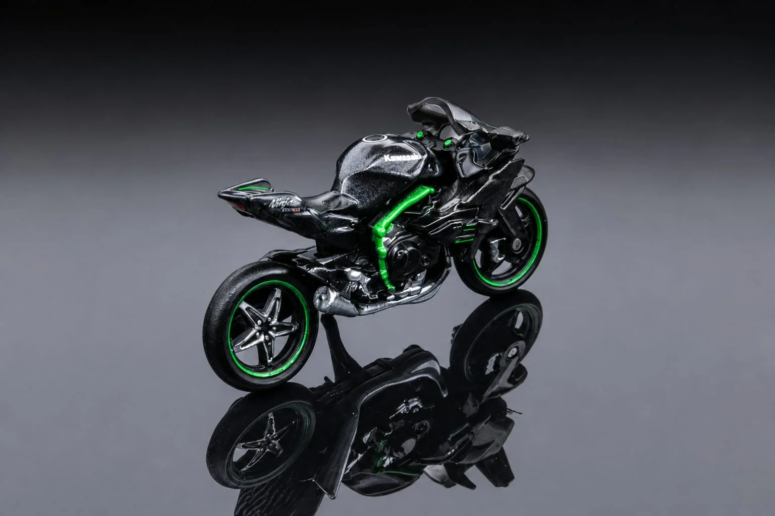 Kawasaki Ninja H2R 1/64 diecast model view 2