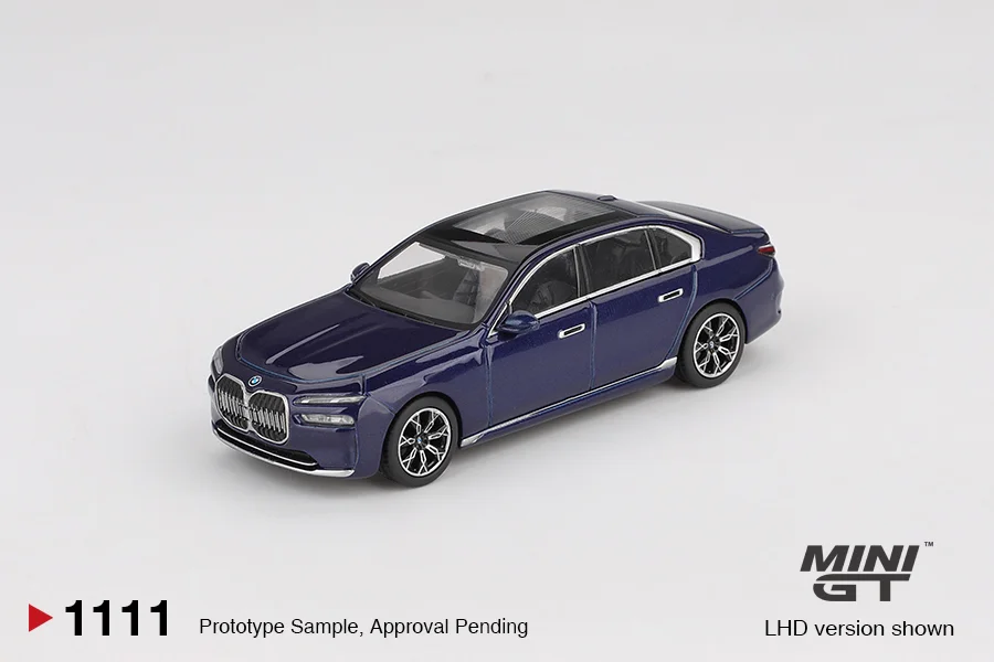 BMW i7 xDrive60 Black Sapphire - Mini GT 1/64 Scale Diecast Model