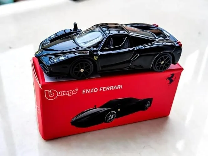 Bburago Enzo Ferrari 1/64 Scale Diecast Model