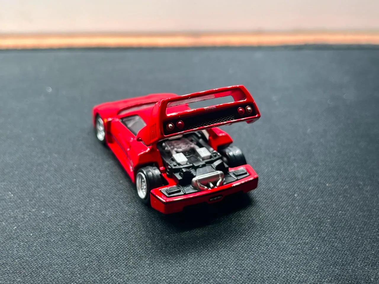 Tomica Premium Ferrari F40 - Hot Wheels diecast model view 2